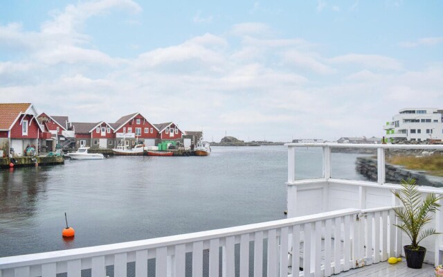 Beautiful Apartment in Åkrehamn With Wifi and 2 Bedrooms