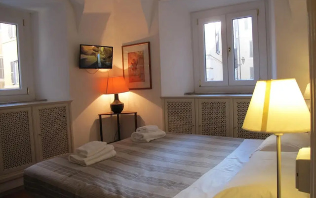 Aurora in Pantheon Apartment