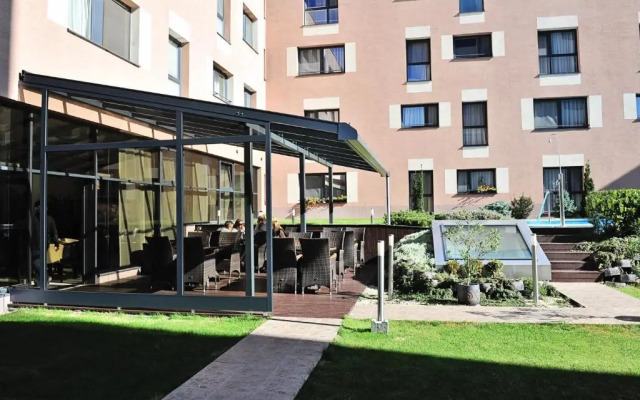 Melrose Apartments 2