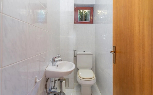 Awesome Home in Njivice With Wifi and 2 Bedrooms