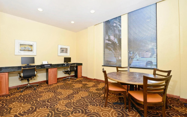RUSHHH Daytona Beach, Tapestry Collection by Hilton