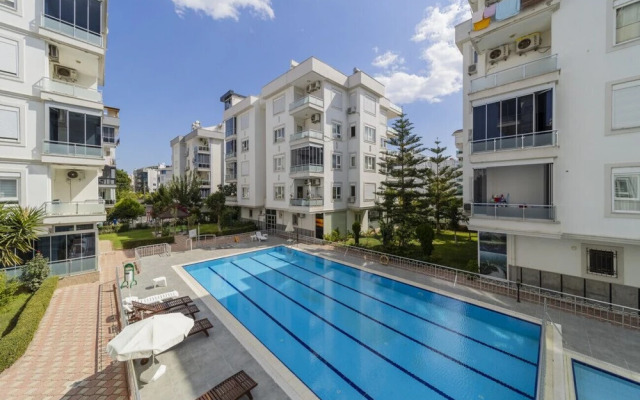 Delightful Flat With Shared Pool in Konyaalti