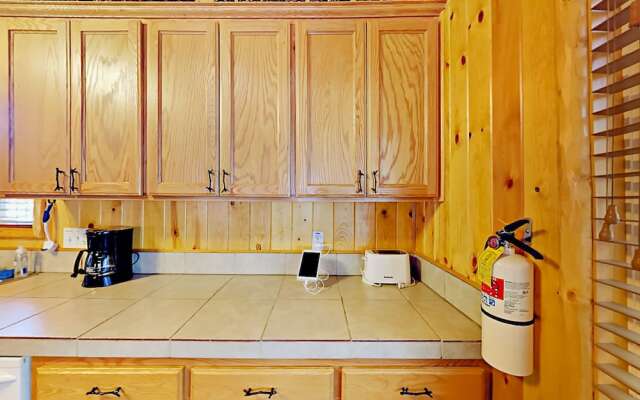 880 Edgemoor Rd Cabin