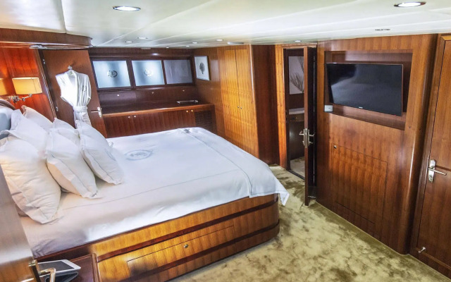 Miami Beach Luxury Yacht Charters