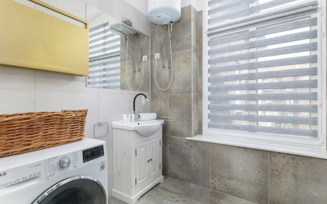 Yellow Apartment in Bytom by Renters
