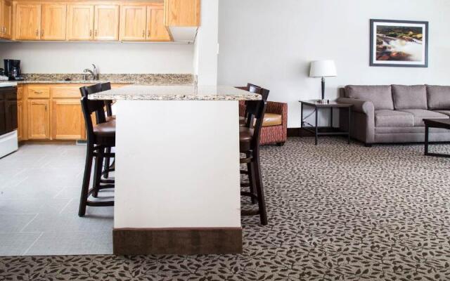 Gray Wolf Inn & Suites