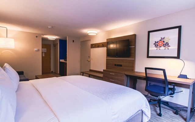 Holiday Inn Express & Suites Lincoln East - White Mountains by IHG