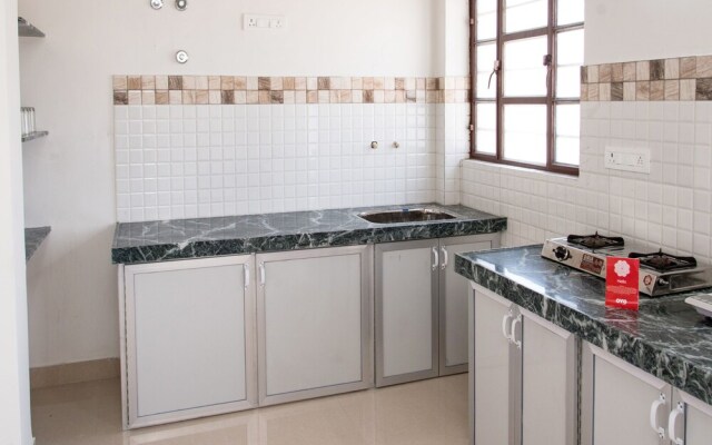 OYO 14110 Home Modern Stay Airport Road