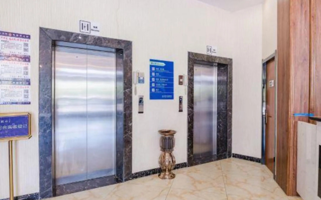 Urban Garden Hotel (Luyi Times Square)