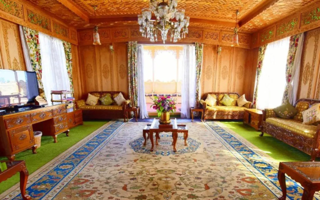 RIE Heritage Group of Houseboats – Guest Rooms – Srinagar
