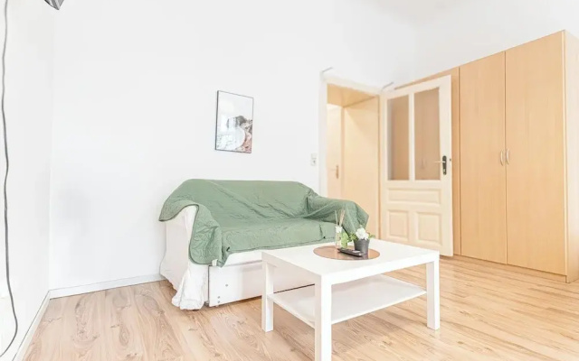 Simple 1BR Apt Long Stay Near Belvedere