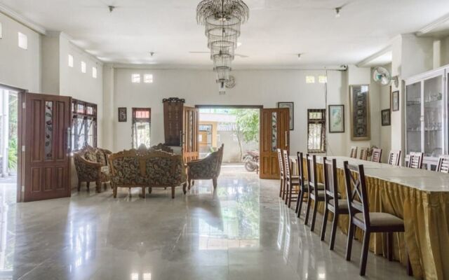 RedDoorz Syariah @ Raya Tajem Maguwo