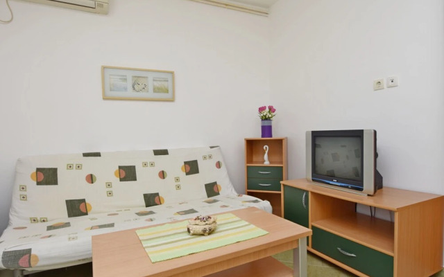 Apartments and Rooms Iva