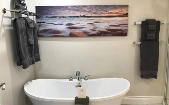 Tattingstone Inn