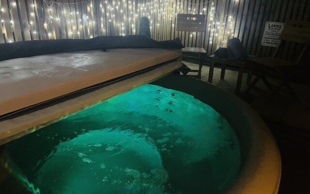 Hidden Hot Tub Retreat Apartment in Nottingham