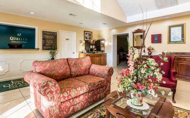 Quality Inn & Suites Greensboro near Lake Oconee