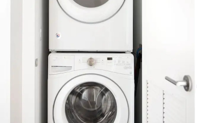 Sonder at 943 Crosby