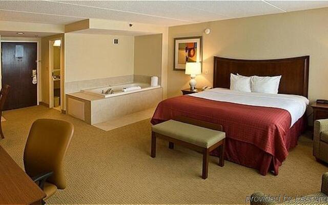 Gateway Hotel & Convention Center Grand Blanc | Flint Airport Michigan