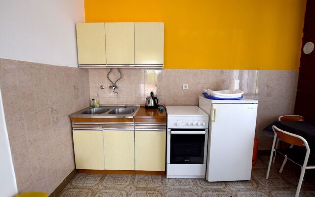 Apartments LA Room Near Pisak Beach