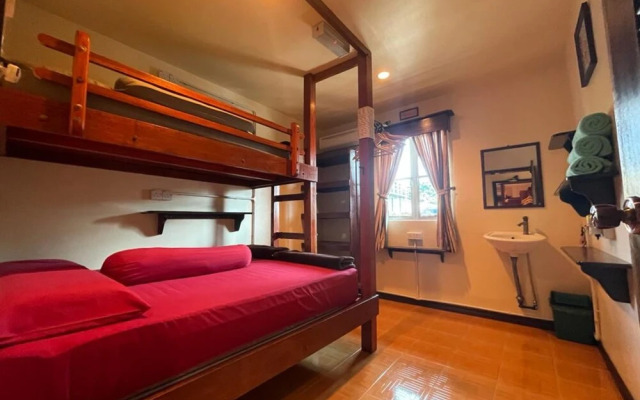 OYO 90368 Jono's Place Guesthouse