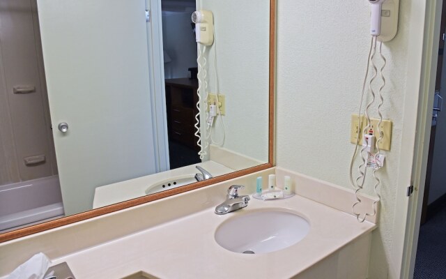 Quality Inn & Suites Metro