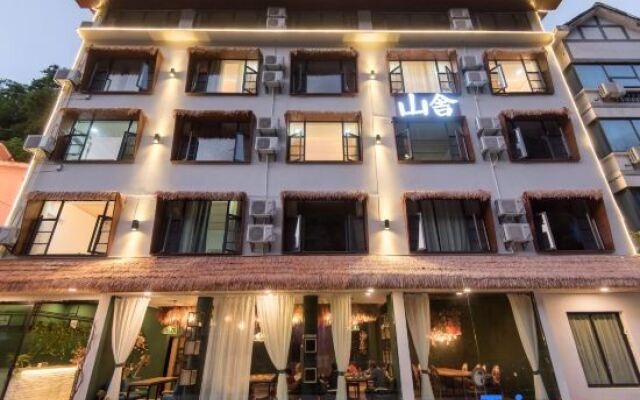 Shanshe · Shennongjia B&B (Muyu Town Store)