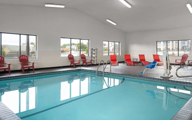 Ramada by Wyndham Cedar Rapids South