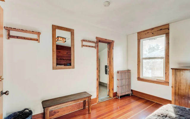 Rocky Mountain House - Sleeps 23