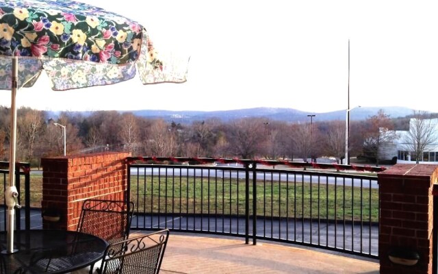 Lodge At the Falls