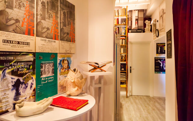 Trevi Fountain Art Suites