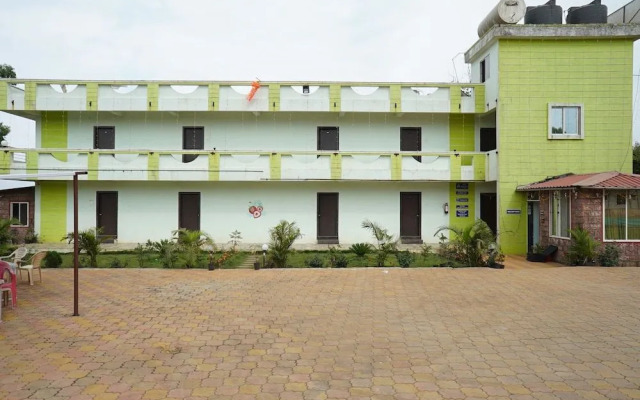 OYO 18730 Galaxy Inn