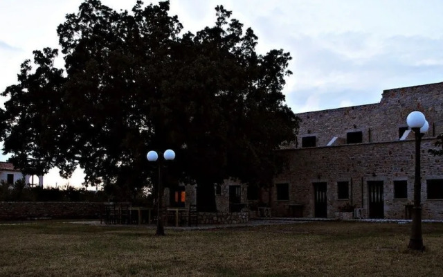 Vlyhada Residence & Restaurant