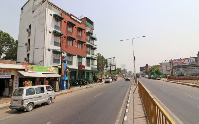 OYO 14422 Hotel Cosmos