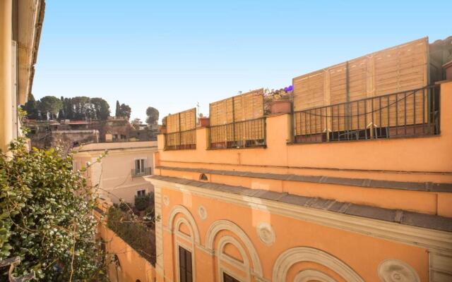 Elegant Apartment Behind The Colosseum