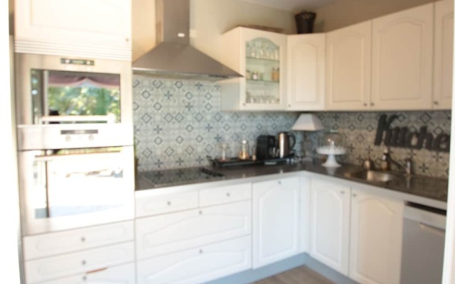 Croix des Gardes Villa Piscine Jacuzzi Nature Centre 10 Mins