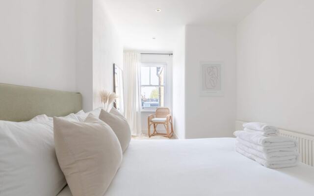 Sleek Scandi-inspired 2BD Flat, Fulham