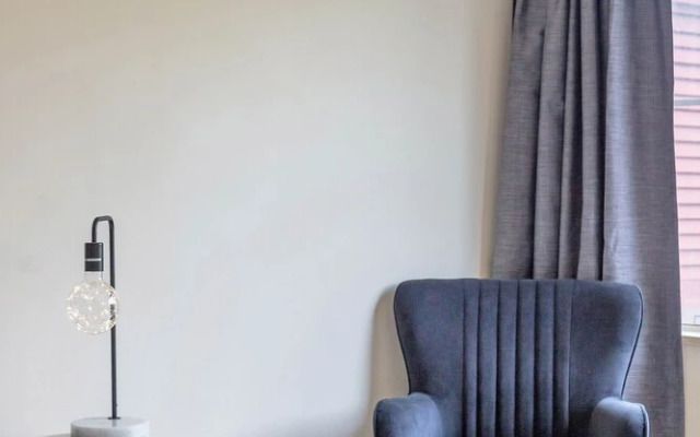 'The Lakes' Flexible One Bedroom