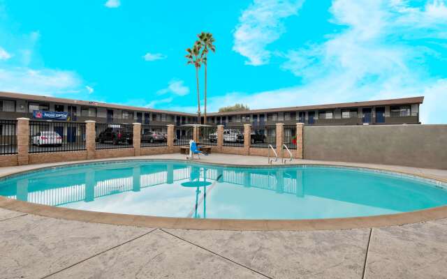 Studio 6 Suites – San Bernardino, CA