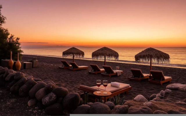 Golden Sunrise Suites - Santorini Lux Family Suite