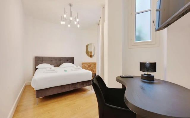 Superb Apartment With Terrace 2br/4p Trocadero