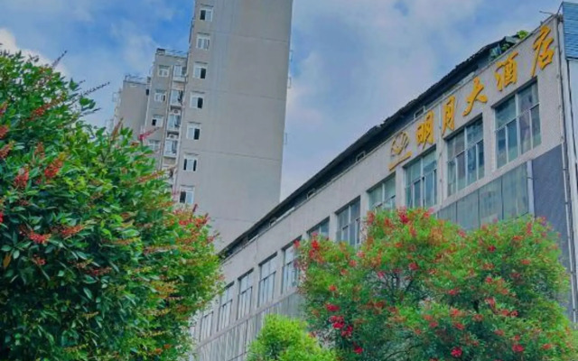 Mingyue Hotel Pi County