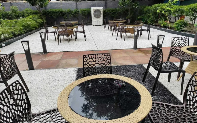 Rivaz Hotel And Restaurant
