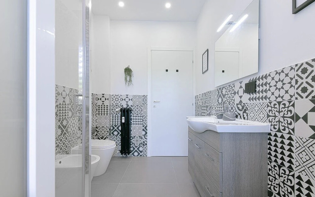 8 Bedroom Apartment in Reggio Emilia Center
