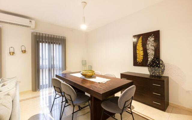 Sliema Charming: 3BR Apartment Near the Beach by 360 Estates