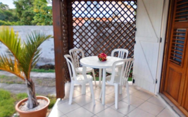 House With one Bedroom in Saint-françois, With Enclosed Garden and Wif