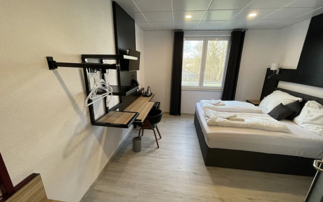 Yebs Hotel