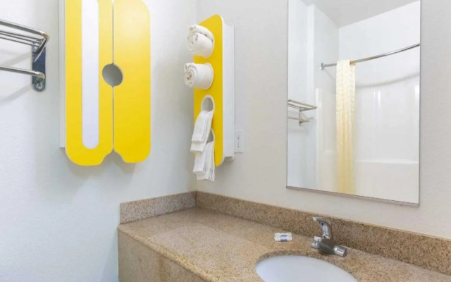 Studio 6 Bay City, TX