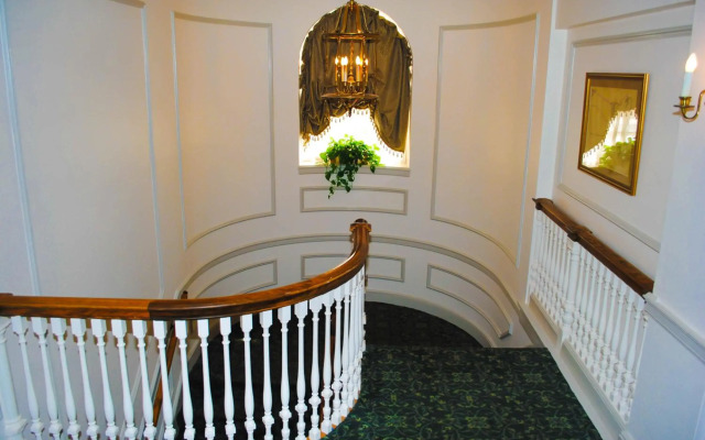 Hawthorne Hotel