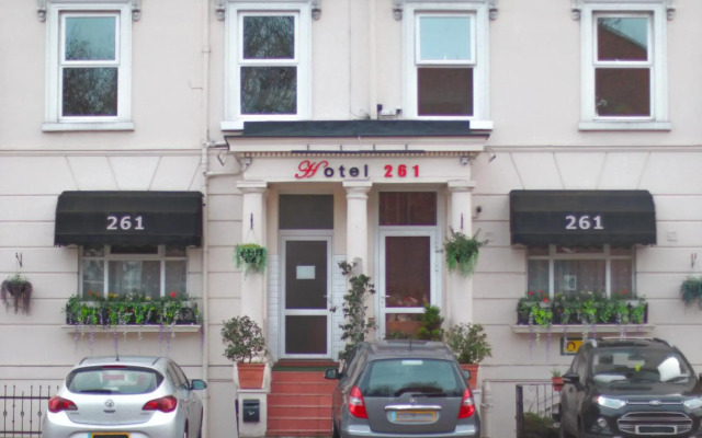 Hotel 261