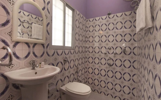 Comfort Zone By OYO Rooms